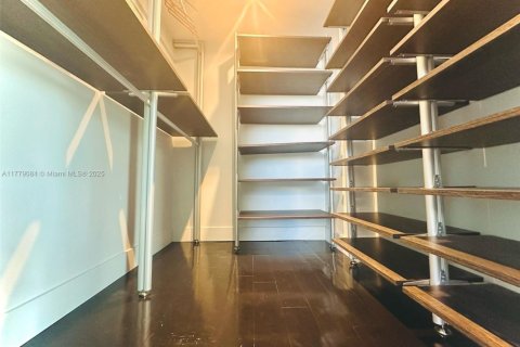 Condo in Miami, Florida, 2 bedrooms № 1698213 - photo 17