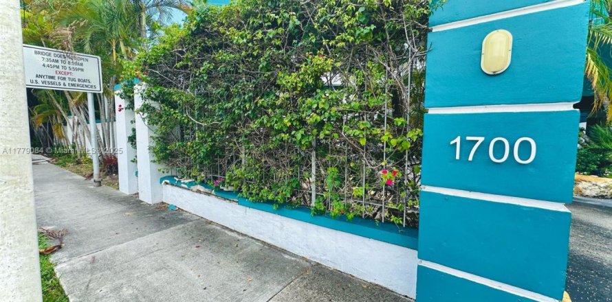 Condo in Miami, Florida, 2 bedrooms № 1698213