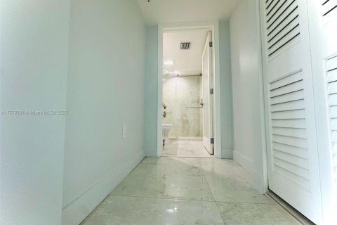 Condo in Miami, Florida, 2 bedrooms № 1698213 - photo 7
