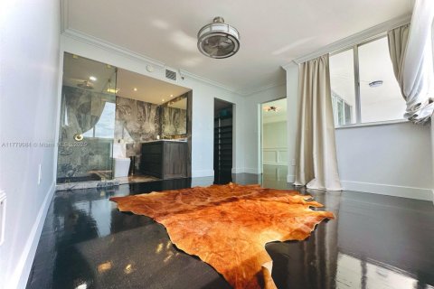 Condo in Miami, Florida, 2 bedrooms № 1698213 - photo 13