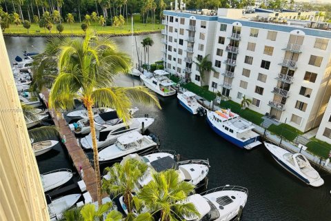 Condo in Miami, Florida, 2 bedrooms № 1698213 - photo 19