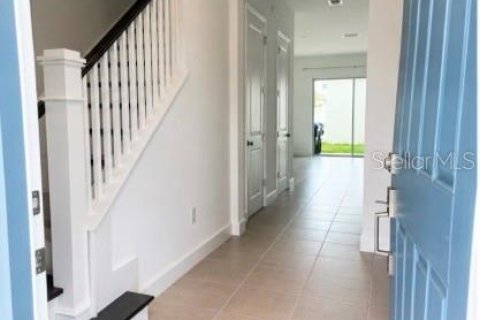 House in Winter Garden, Florida 4 bedrooms, 199.55 sq.m. № 2228292 - photo 2