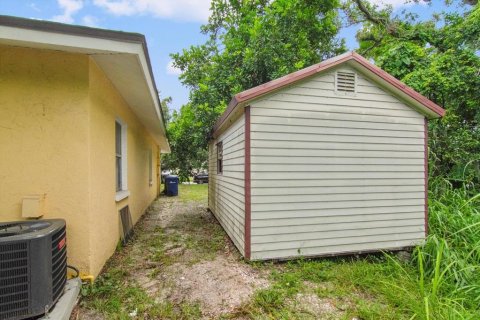Commercial property in Sarasota, Florida 6 bedrooms, 198.07 sq.m. № 1837628 - photo 21