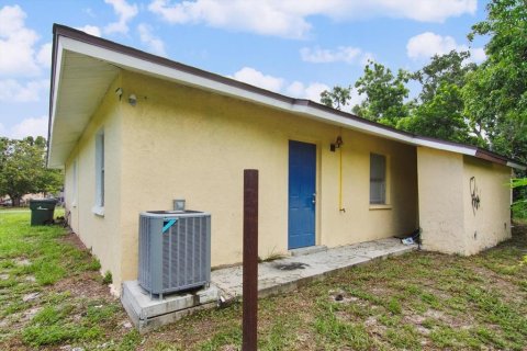 Commercial property in Sarasota, Florida 6 bedrooms, 198.07 sq.m. № 1837628 - photo 19