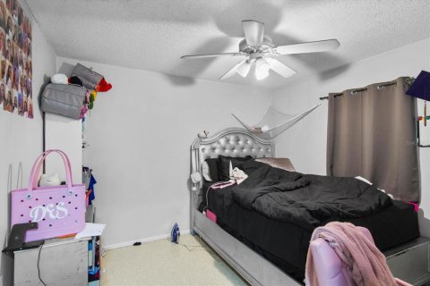 Commercial property in Sarasota, Florida 6 bedrooms, 198.07 sq.m. № 1837628 - photo 16