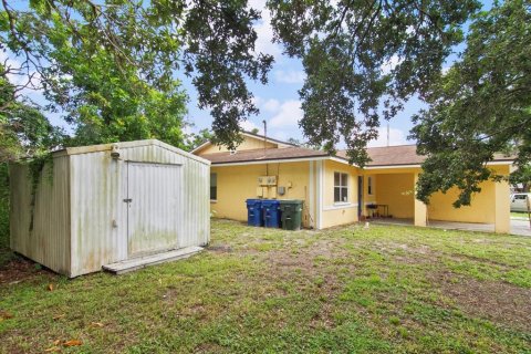 Commercial property in Sarasota, Florida 6 bedrooms, 198.07 sq.m. № 1837628 - photo 22