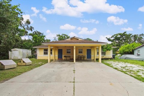Commercial property in Sarasota, Florida 6 bedrooms, 198.07 sq.m. № 1837628 - photo 1