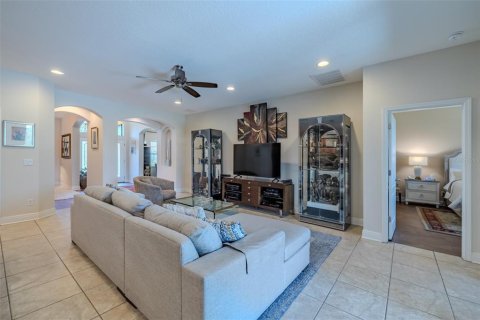 House in Apollo Beach, Florida 4 bedrooms, 238.11 sq.m. № 1749317 - photo 18
