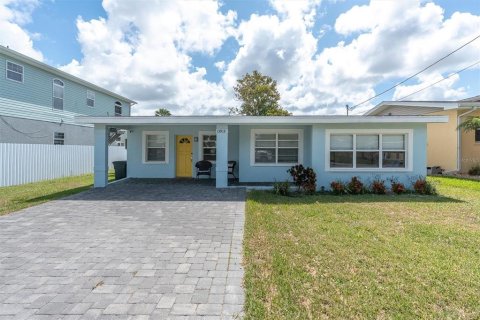 House in Hudson, Florida 3 bedrooms, 129.69 sq.m. № 2321298