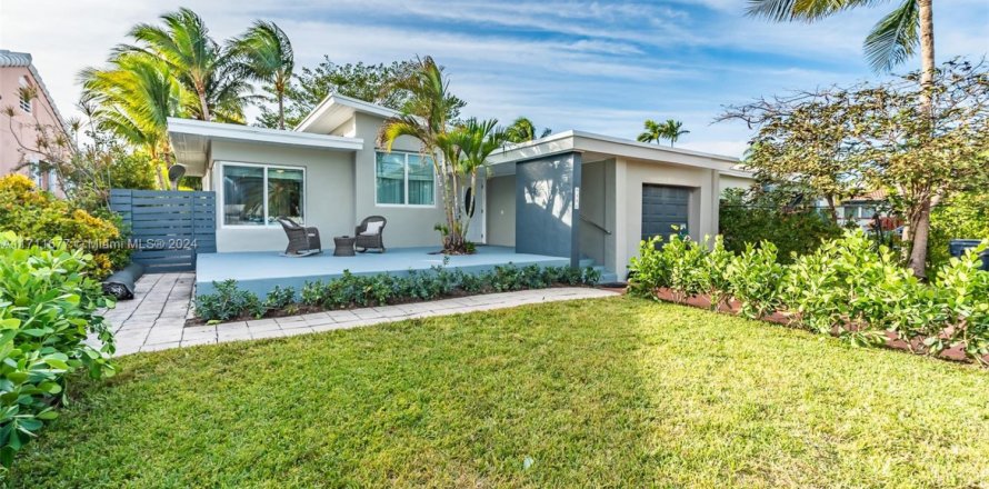 House in Surfside, Florida 4 bedrooms, 182.74 sq.m. № 1463764