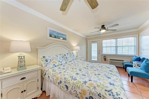 Condo in Bradenton Beach, Florida, 2 bedrooms  № 1516478 - photo 24