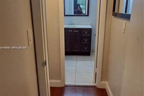 Apartamento en alquiler en Miami, Florida, 1 dormitorio, 70.42 m2 № 2038394 - foto 7