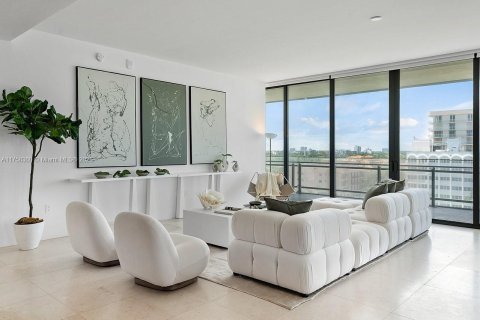 Condo in Miami Beach, Florida, 3 bedrooms  № 1937992 - photo 2