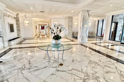 Condo in Miami Beach, Florida, 1 bedroom  № 1967105 - photo 25