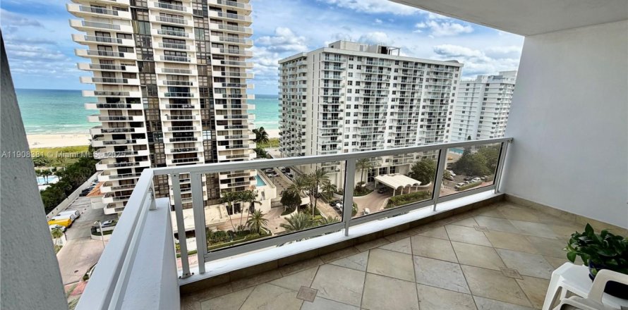 Condominio en Miami Beach, Florida, 1 dormitorio  № 1967105