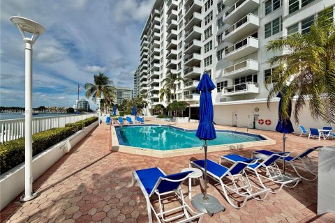 Condominio en venta en Miami Beach, Florida, 1 dormitorio, 99.41 m2 № 1967105 - foto 18