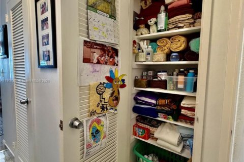 Condominio en venta en Miami Beach, Florida, 1 dormitorio, 99.41 m2 № 1967105 - foto 13