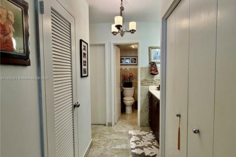 Condominio en venta en Miami Beach, Florida, 1 dormitorio, 99.41 m2 № 1967105 - foto 10