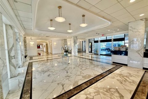 Condo in Miami Beach, Florida, 1 bedroom  № 1967105 - photo 26