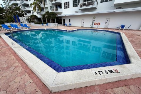 Condominio en venta en Miami Beach, Florida, 1 dormitorio, 99.41 m2 № 1967105 - foto 19