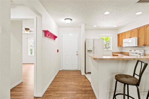Condo in Sarasota, Florida, 2 bedrooms  № 1800229 - photo 13