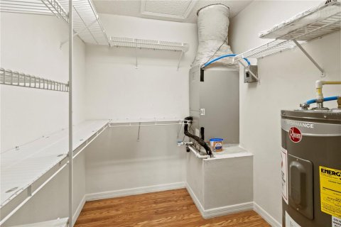 Condo in Sarasota, Florida, 2 bedrooms  № 1800229 - photo 24