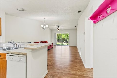 Condo in Sarasota, Florida, 2 bedrooms  № 1800229 - photo 12