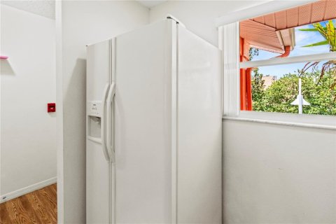 Condo in Sarasota, Florida, 2 bedrooms  № 1800229 - photo 11