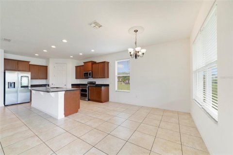 House in BELLALAGO in Kissimmee, Florida 4 bedrooms, 288.09 sq.m. № 2417013 - photo 5