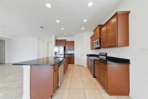 House in BELLALAGO in Kissimmee, Florida 4 bedrooms, 288.09 sq.m. № 2417013 - photo 8
