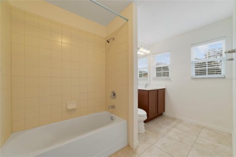 House in BELLALAGO in Kissimmee, Florida 4 bedrooms, 288.09 sq.m. № 2417013 - photo 16