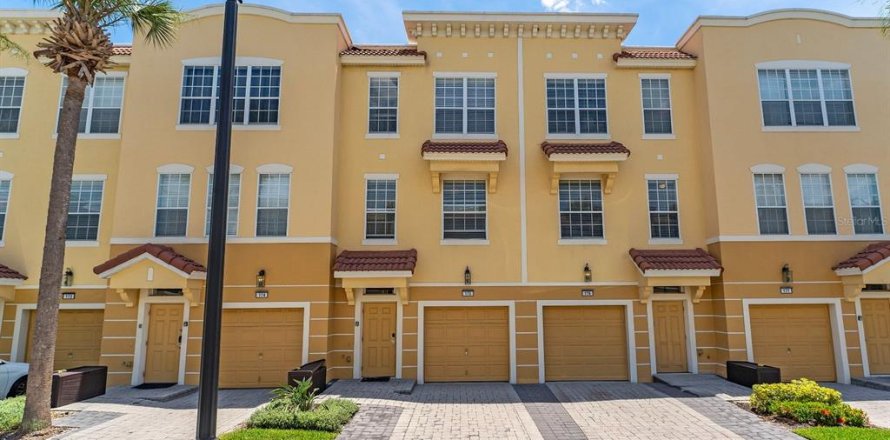 Townhouse in Orlando, Florida 3 bedrooms, 165.09 sq.m. № 2143458