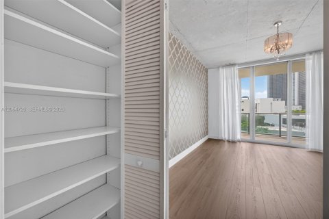 Condo in Miami, Florida, 1 bedroom  № 2186006 - photo 13