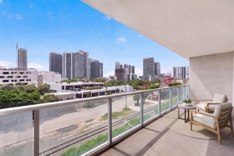 Condo in Miami, Florida, 1 bedroom  № 2186006 - photo 17