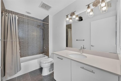 Condo in Miami, Florida, 1 bedroom  № 2186006 - photo 14