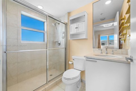 Condominio en venta en North Miami, Florida, 3 dormitorios, 190.26 m2 № 2026115 - foto 24