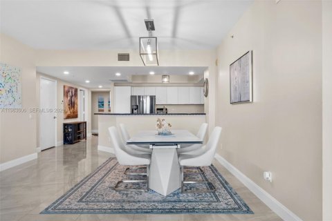 Condominio en venta en North Miami, Florida, 3 dormitorios, 190.26 m2 № 2026115 - foto 4