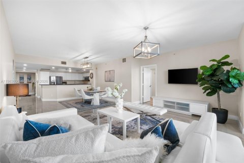 Condominio en venta en North Miami, Florida, 3 dormitorios, 190.26 m2 № 2026115 - foto 8