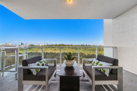 Condominio en venta en North Miami, Florida, 3 dormitorios, 190.26 m2 № 2026115 - foto 25