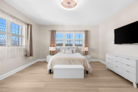Condominio en venta en North Miami, Florida, 3 dormitorios, 190.26 m2 № 2026115 - foto 14