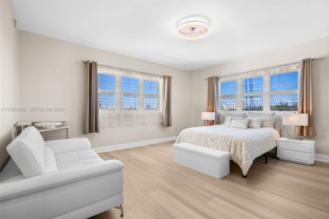 Condominio en venta en North Miami, Florida, 3 dormitorios, 190.26 m2 № 2026115 - foto 13