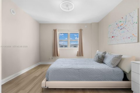 Condominio en venta en North Miami, Florida, 3 dormitorios, 190.26 m2 № 2026115 - foto 22