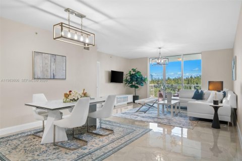 Condominio en North Miami, Florida, 3 dormitorios  № 2026115