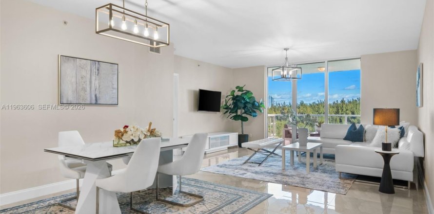 Condominio en North Miami, Florida, 3 dormitorios  № 2026115