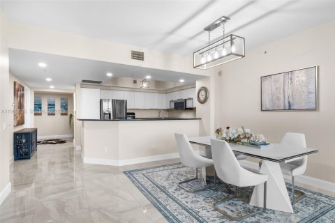 Condominio en venta en North Miami, Florida, 3 dormitorios, 190.26 m2 № 2026115 - foto 6