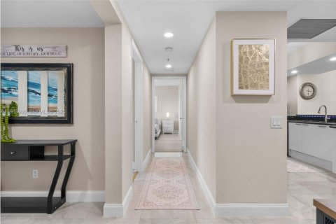 Condominio en venta en North Miami, Florida, 3 dormitorios, 190.26 m2 № 2026115 - foto 12