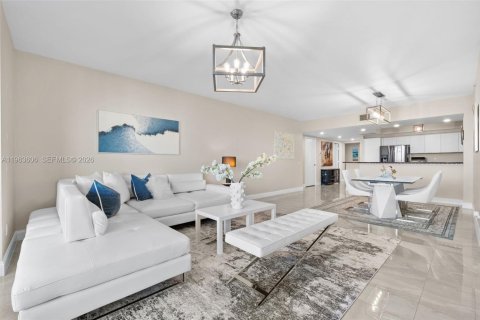 Condominio en venta en North Miami, Florida, 3 dormitorios, 190.26 m2 № 2026115 - foto 3