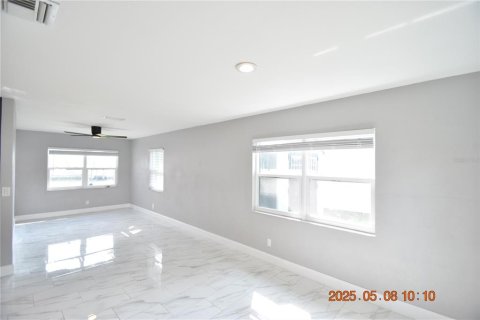 Villa ou maison à louer à Apollo Beach, Floride: 3 chambres, 147.71 m2 № 1684738 - photo 9