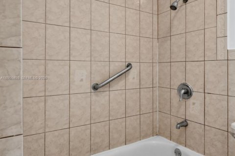 Снять в аренду виллу или дом в Норт-Майами-Бич, Флорида 4 спальни, 118.54м2, № 2005286 - фото 25