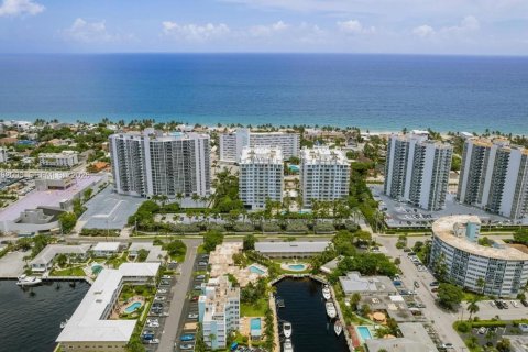Condo in Fort Lauderdale, Florida, 2 bedrooms  № 2043285 - photo 18